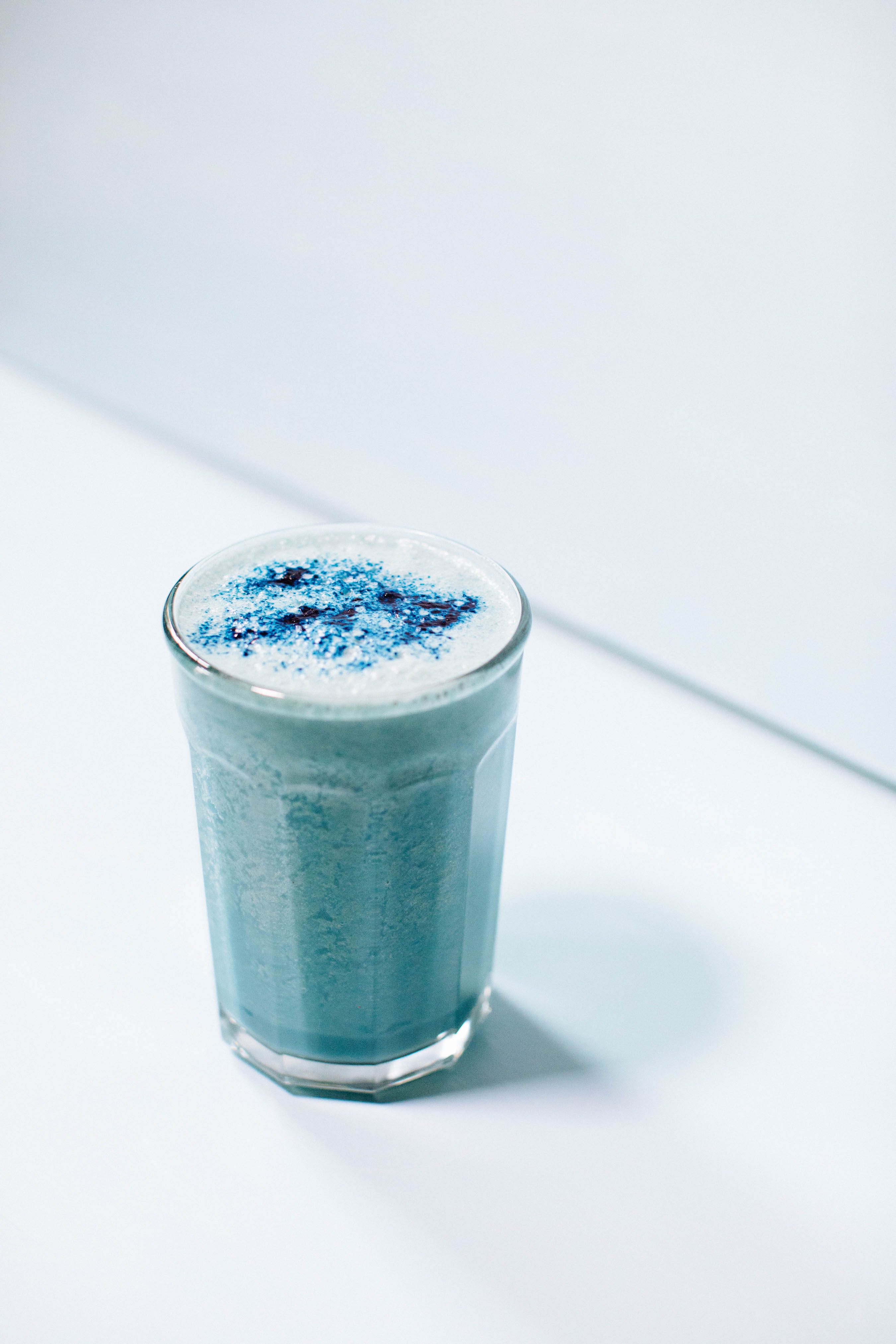 Blue-Spirulina-Milk-Blue-Magic-Majik-milk-plantbased-vegan-nutritionstripped-recipe-2